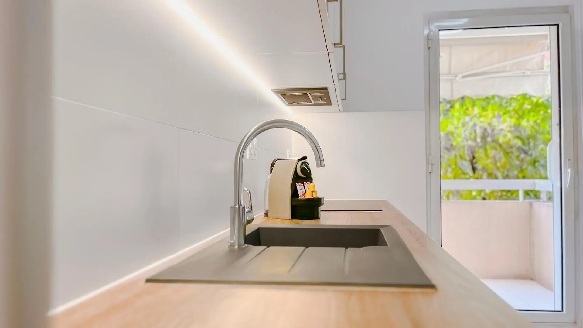 Le Cannes Melodie - Terrasse 0*,  Франция