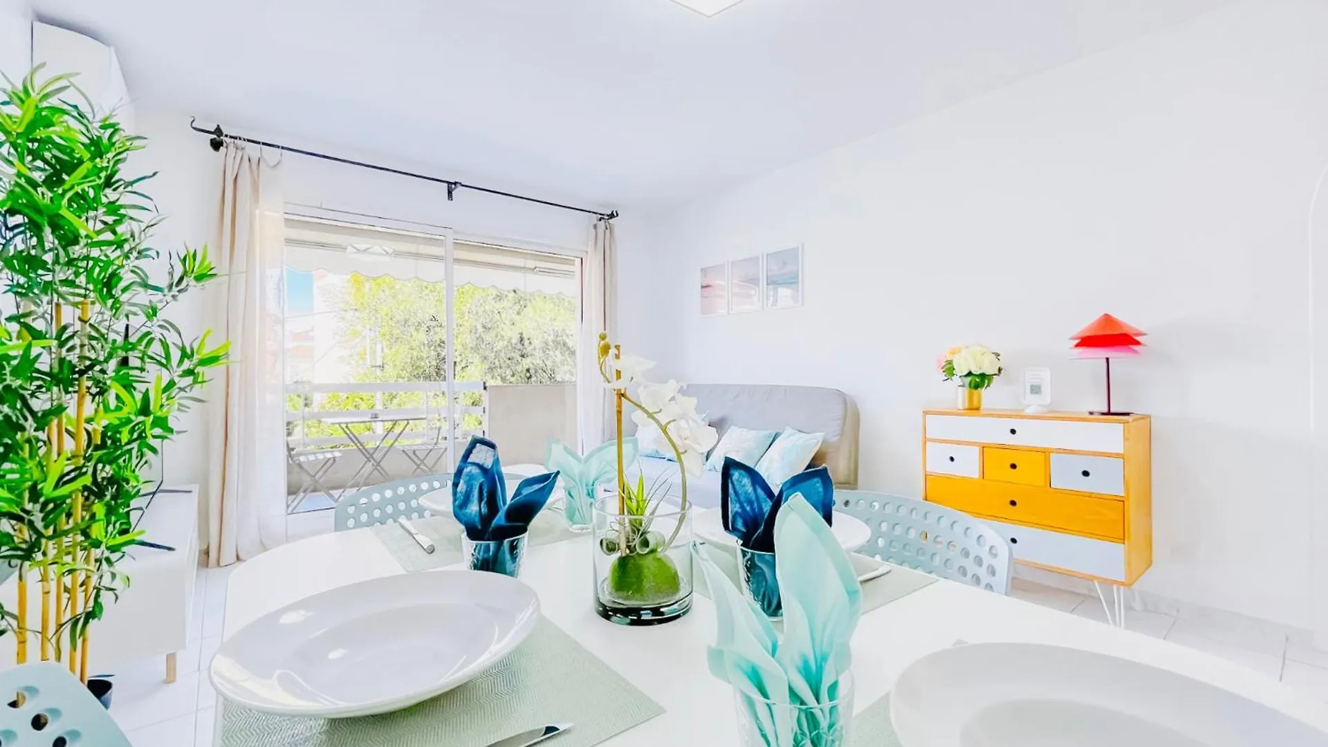 Le Cannes Melodie - Terrasse 0*,  Франция